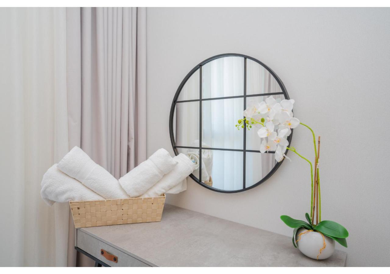 Contemporary 1br With Relaxing Views In Noor 1 By Vibel